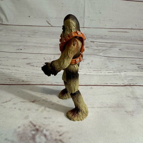 Star Wars Revenge of the Sith Wookie Warrior with Squeeze Leg Action Hasbro 2004 - Picture 2 of 6